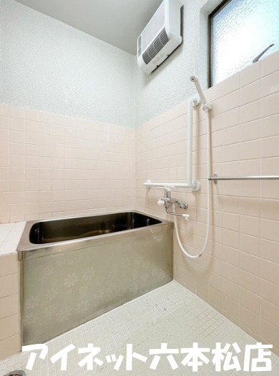 バス・シャワールーム　一日の疲れを流しましょう