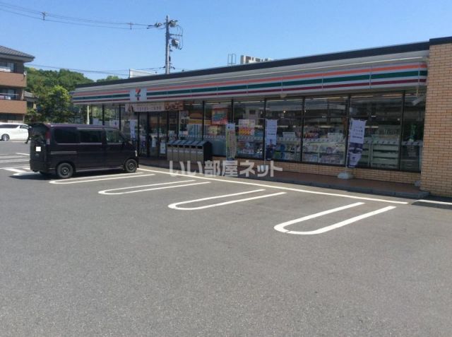 コンビニ　セブンイレブン東松戸駅前店（コンビニ）まで656m