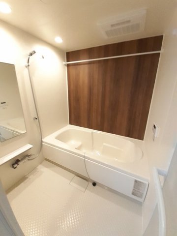 バス・シャワールーム　落ち着いた空間のお風呂です