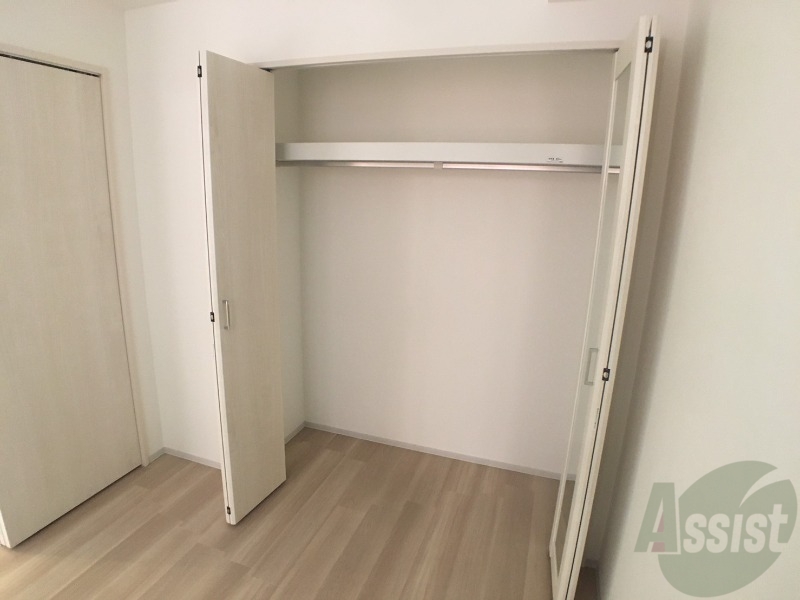 収納　クローゼットは奥行きもあり、荷物が多い方でも安心です。