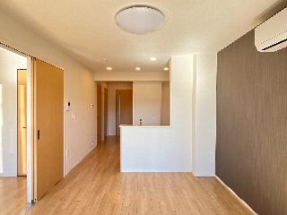 居室・リビング　実際の床は白いです（イメージ）