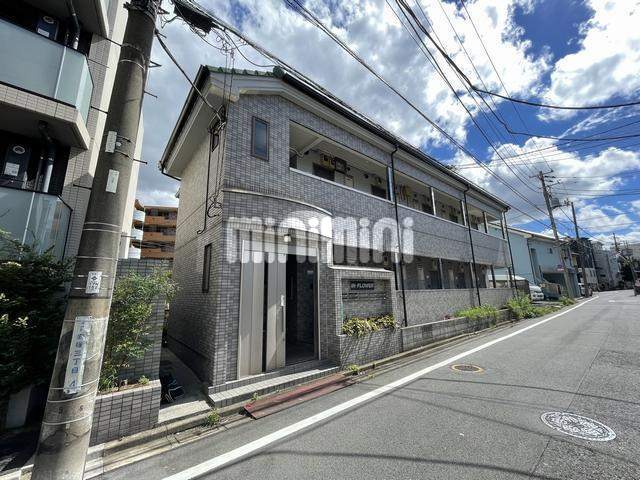 建物外観　バス通りを通って帰宅できます◆