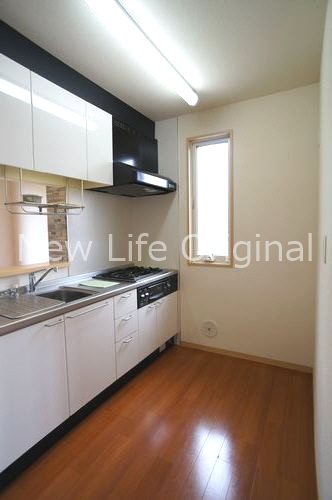 キッチン　3口コンロのシステムキッチン完備☆