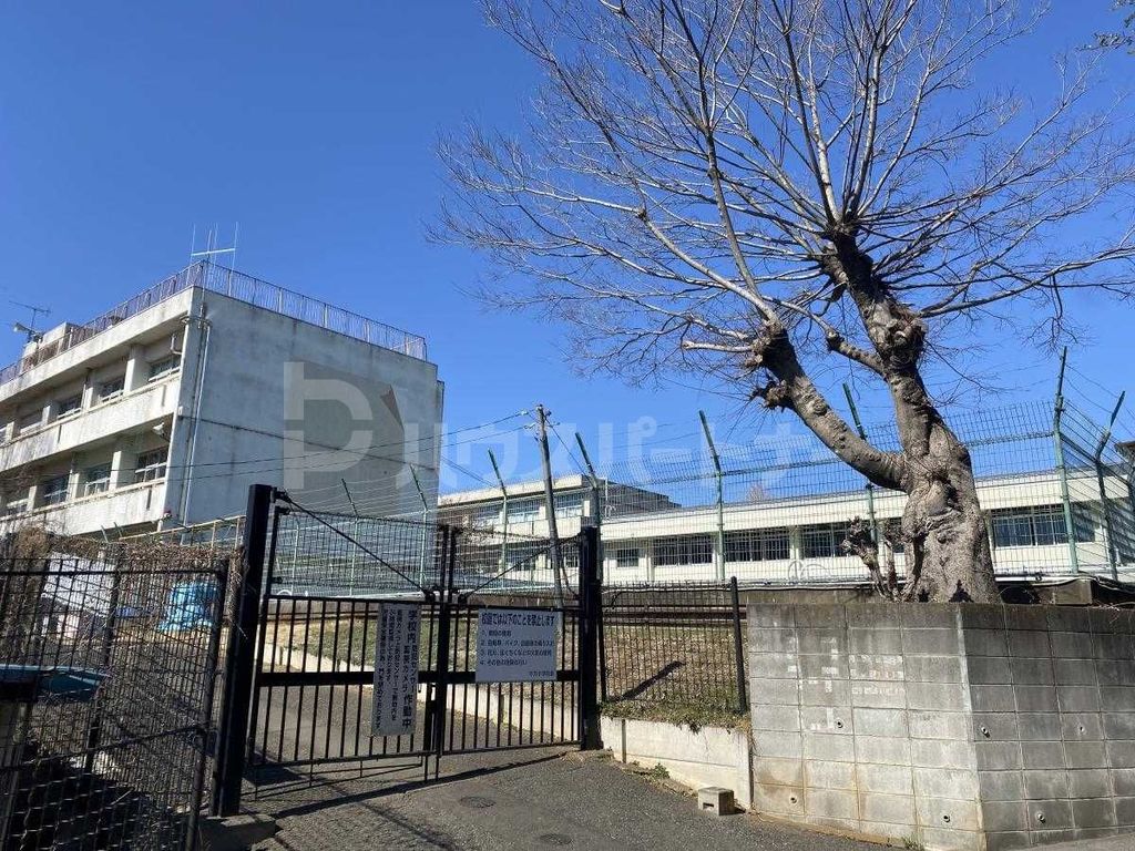 小学校　上尾市立平方小学校（小学校）まで340m