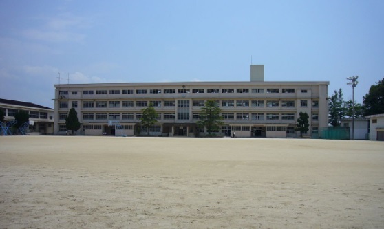 中学校　広島市立祇園中学校（中学校）まで434m