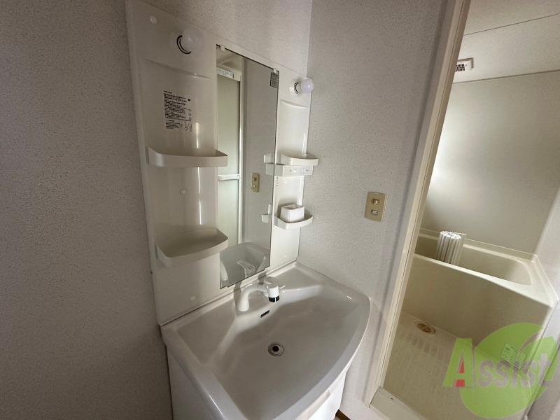 洗面設備　独立洗面台です。朝の身支度も楽しくなりそうです。