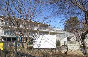 小学校　北本市立南小学校（小学校）まで136m