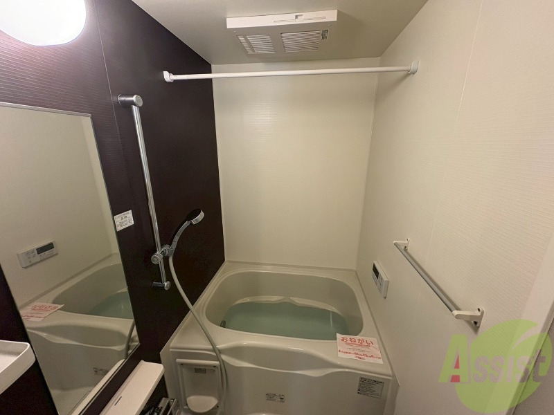 バス・シャワールーム　浴槽が広いので日々の疲れも癒されますね。