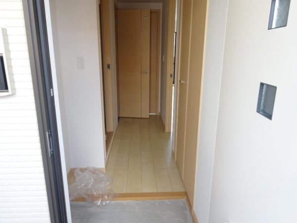 玄関　玄関を入るとホールがあります