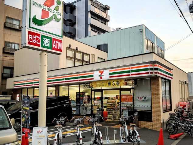 コンビニ　セブンイレブン（コンビニ）まで435m