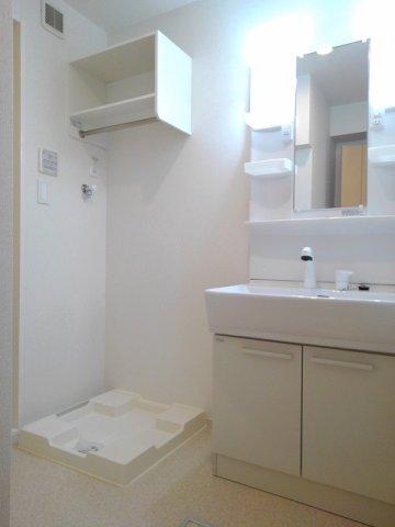 洗面設備　コンパクトで使いやすい洗面所