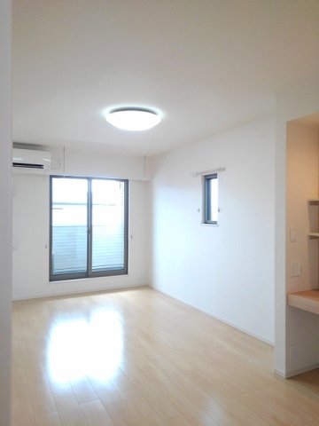 居室・リビング　こちらのリビングで趣味の時間をお楽しみください