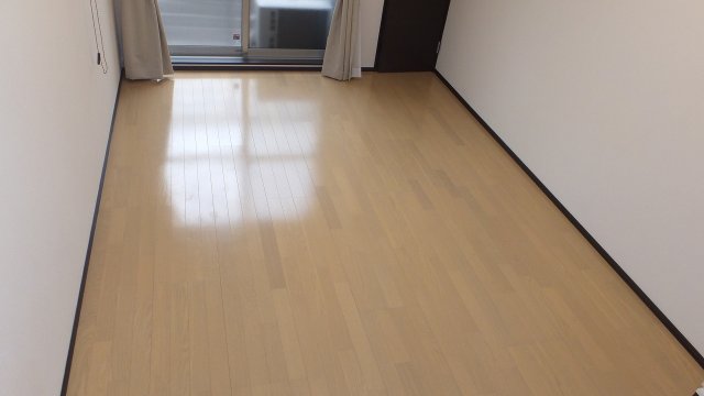 居室・リビング　フロアタイプのお部屋になります。