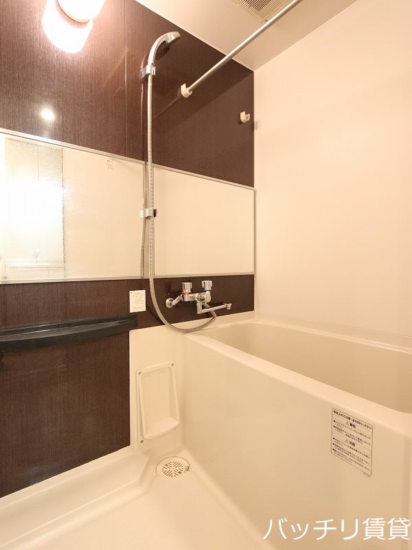 バス・シャワールーム　画像は同型タイプの為、現状優先となります。