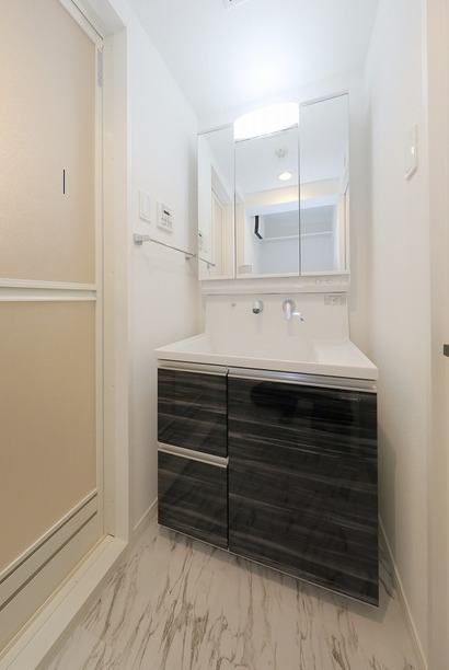 洗面設備　コンパクトで使いやすい洗面所