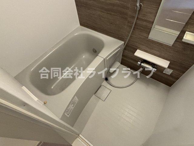 バス・シャワールーム　コンパクトで使いやすいお風呂です