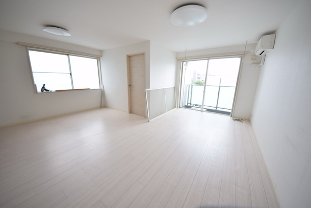 居室・リビング　～みんなーご飯よ～