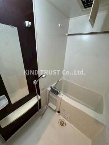 バス・シャワールーム　コンパクトで使いやすいお風呂です