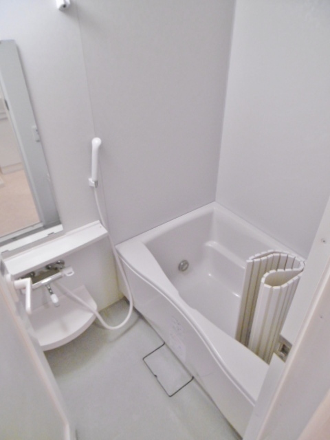 バス・シャワールーム　402号室の写真になります。