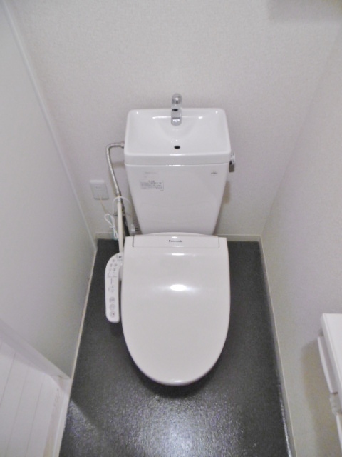 トイレ　402号室の写真になります。