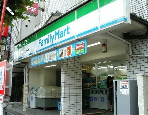 コンビニ　ファミリーマート入船三丁目店（コンビニ）まで110m