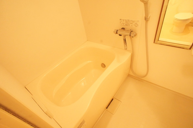 バス・シャワールーム　浴室には乾燥機が付いているので便利ですね☆