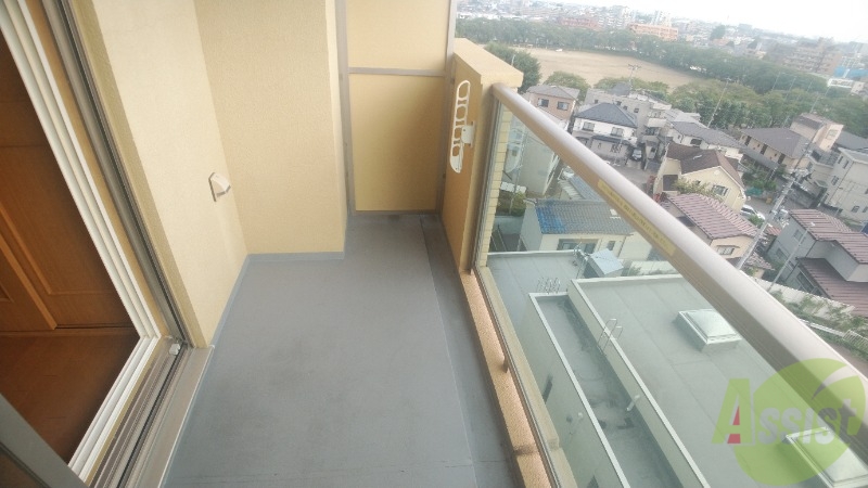 バルコニー　バルコニーがあるので洗濯物も干せそうですね。