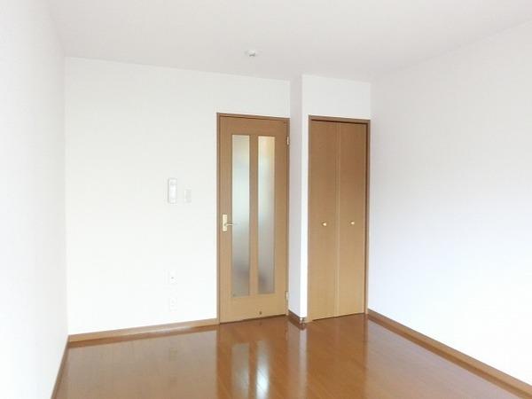 居室・リビング　広々とした洋室！