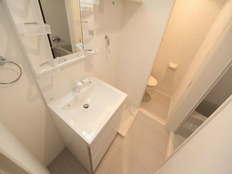 洗面設備　脱衣所　独立洗面台（シャンプードレッサー）洗濯機用意できます