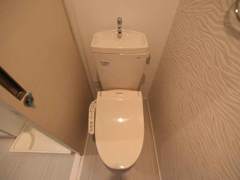トイレ　温水洗浄暖房便座付トイレ