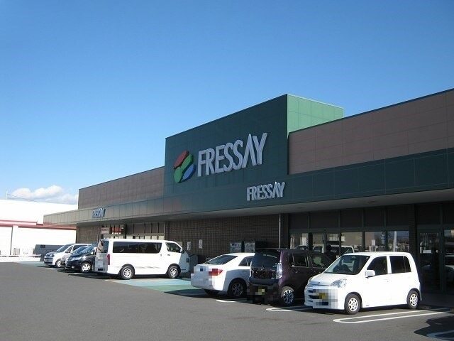 スーパー　フレッセイ富塚店（スーパー）まで496m