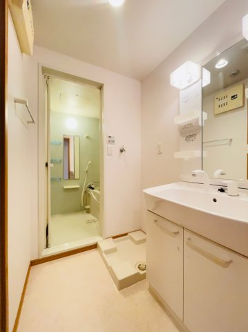 洗面設備　同マンション別部屋　参考写真