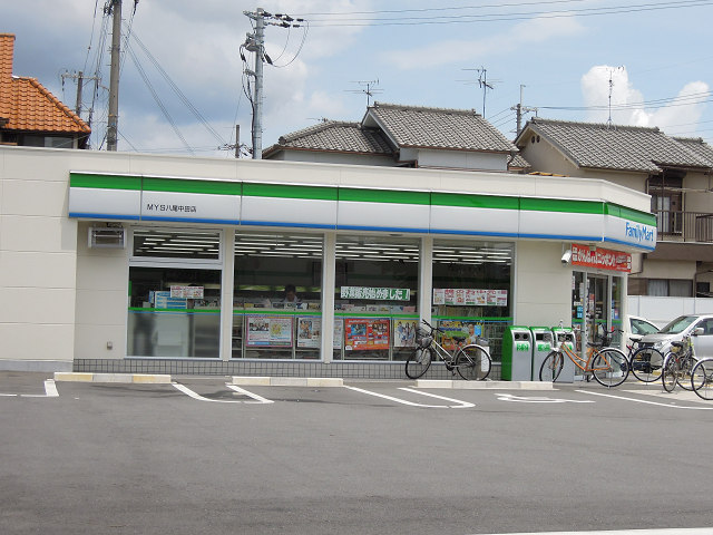コンビニ　ファミリーマート（コンビニ）まで240m