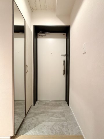 玄関　※別部屋参考写真