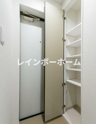 玄関　収納もある玄関です