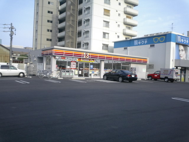 コンビニ　サークルK 鳥見町二丁目店（コンビニ）まで295m
