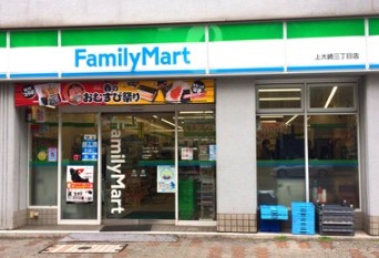 コンビニ　ファミリーマート 上大崎三丁目店（コンビニ）まで49m