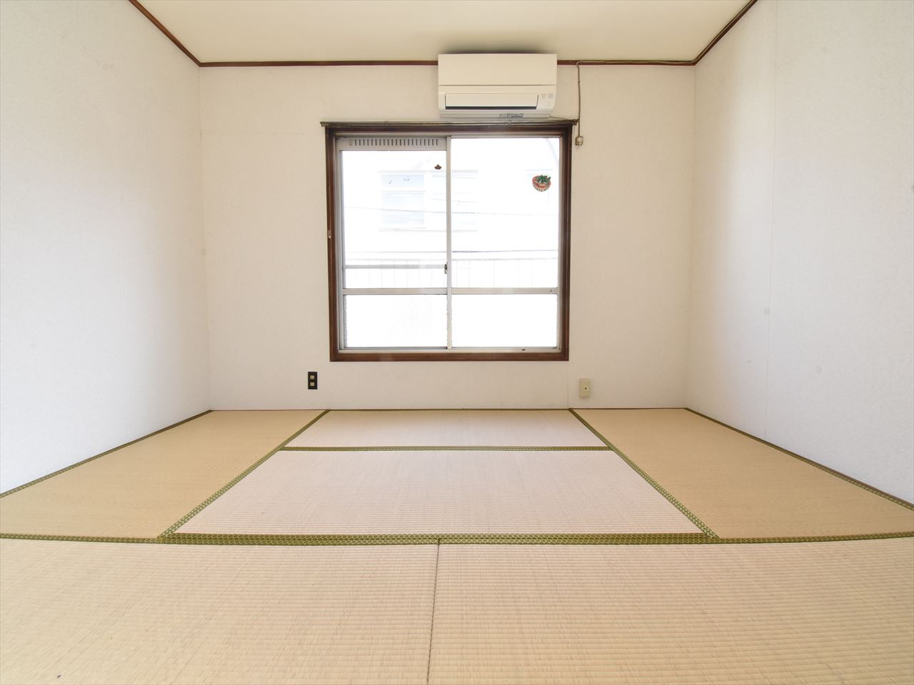 居室・リビング　6帖の居室です。