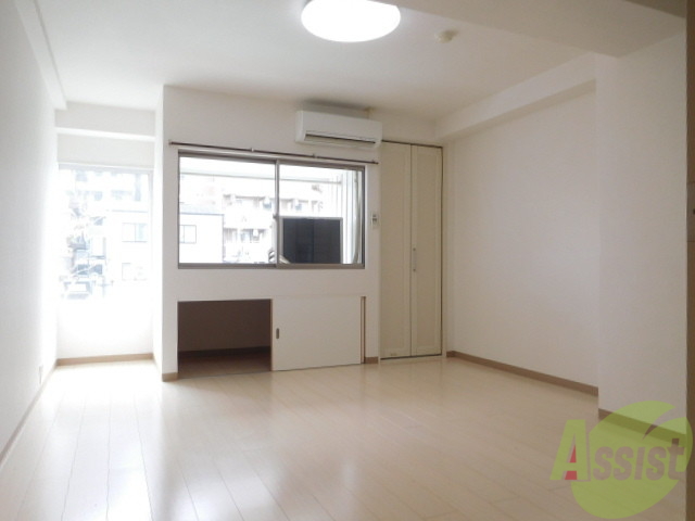 居室・リビング　明るいお部屋です