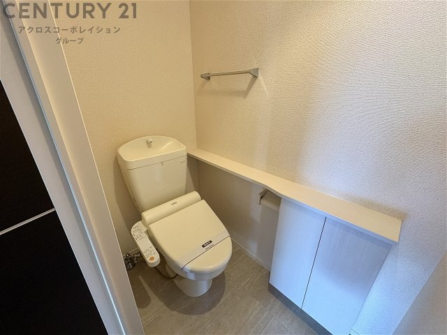 トイレ　温水洗浄便座付きで、ゆったりとした空間のトイレです♪