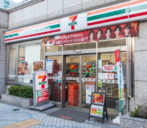コンビニ　セブンイレブン 7FS大和総研永代ビル店（コンビニ）まで1m