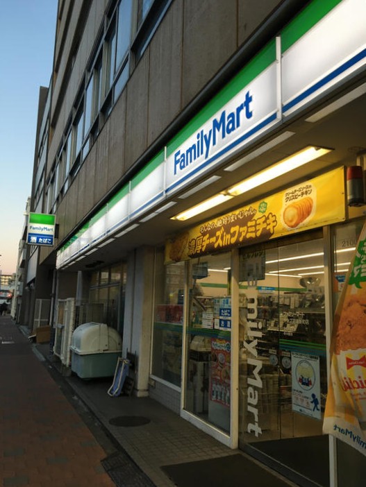 コンビニ　ファミリーマートサンズ田端新町店（コンビニ）まで354m