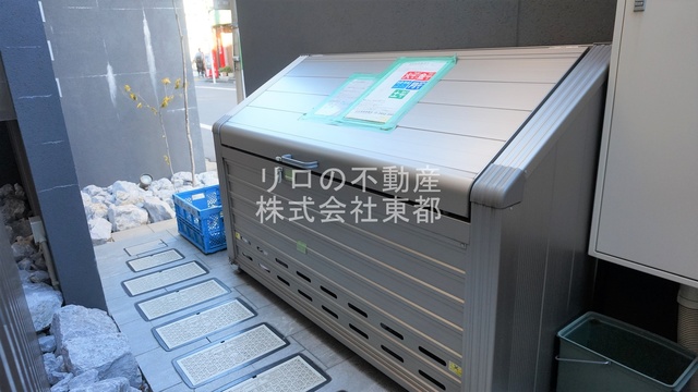 その他共有部分　ボックスタイプのごみ置き場で清潔ですね♪