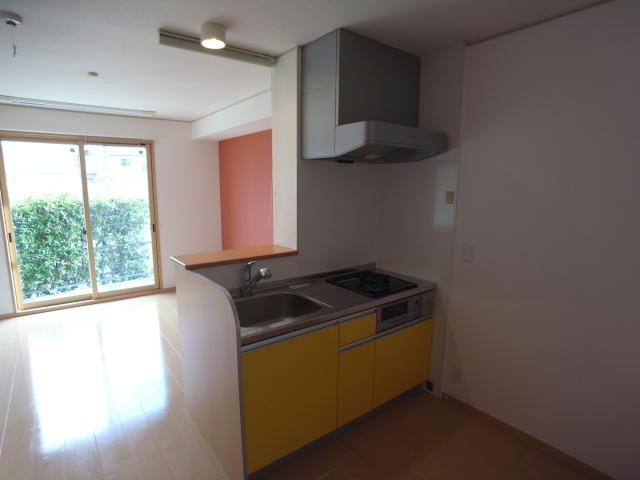 キッチン　※同型参考写真