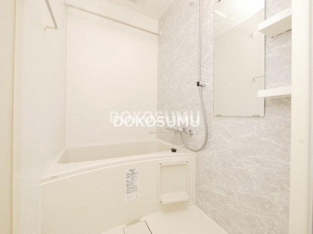 バス・シャワールーム　一日の疲れをやさしく癒やす、清潔感あふれるリラックスバス。