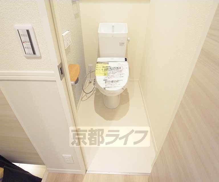 トイレ　ウォシュレット付きです。