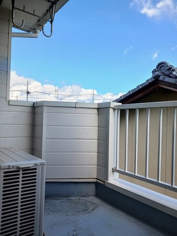 バルコニー　暖かな日差しのふりそそぐバルコニー