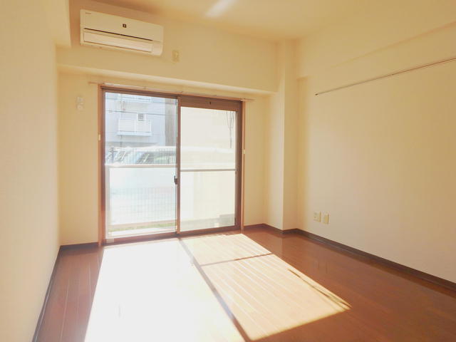 居室・リビング　明るい雰囲気のお部屋です！