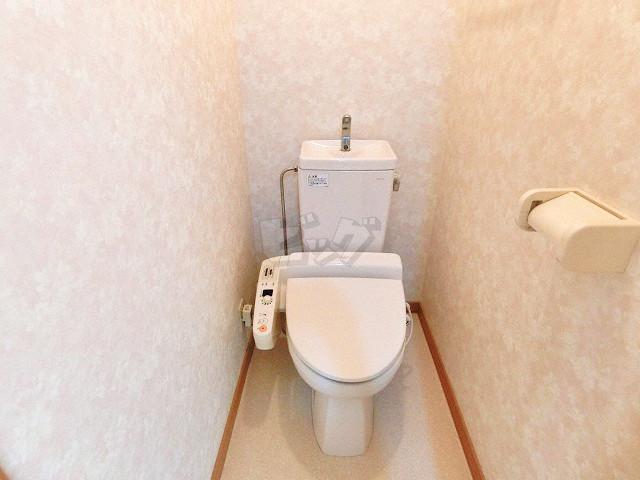 トイレ　嬉しいウォシュレット付きのトイレ！便座温かいですよ♪