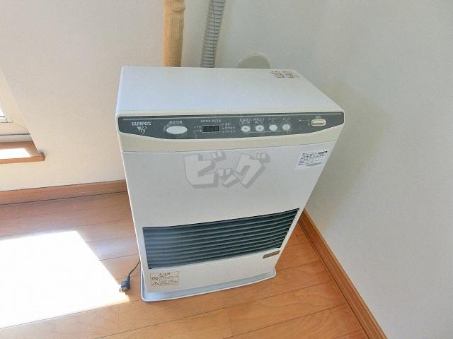 その他設備　経済的な灯油FF暖房です！